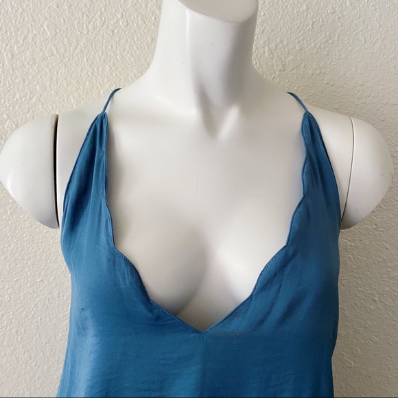 UO KIMCHI BLUE SCALLOP SPAGHETTI STRAP CAMISOLE - Picture 4 of 6